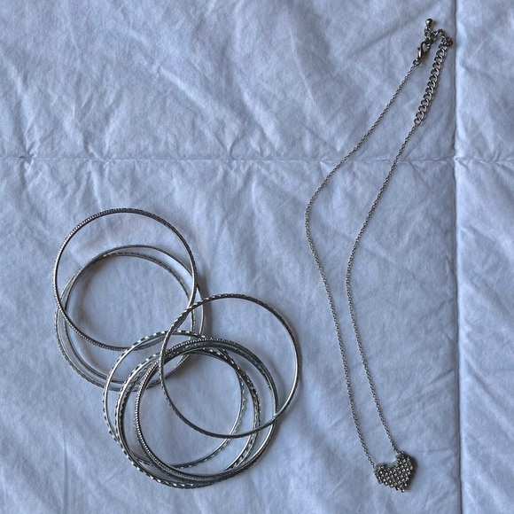 Necklace and bangle set - Picture 1 of 3